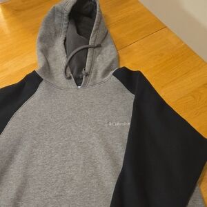 Columbia Men's Two-Tone Hoodie in Gray and Black